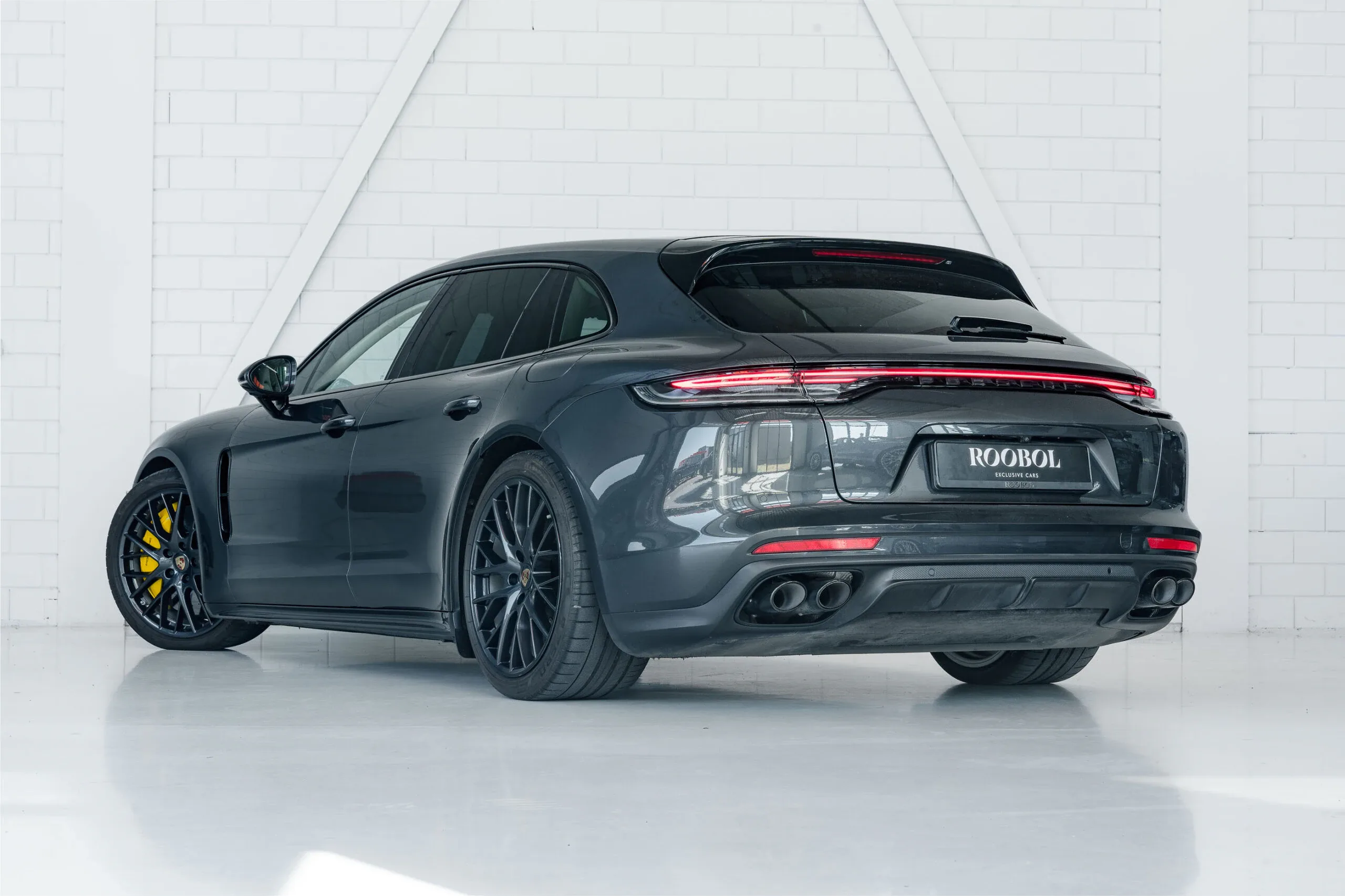 2023 Porsche Panamera Turbo S E-Hybrid Sport Turismo, 3/30