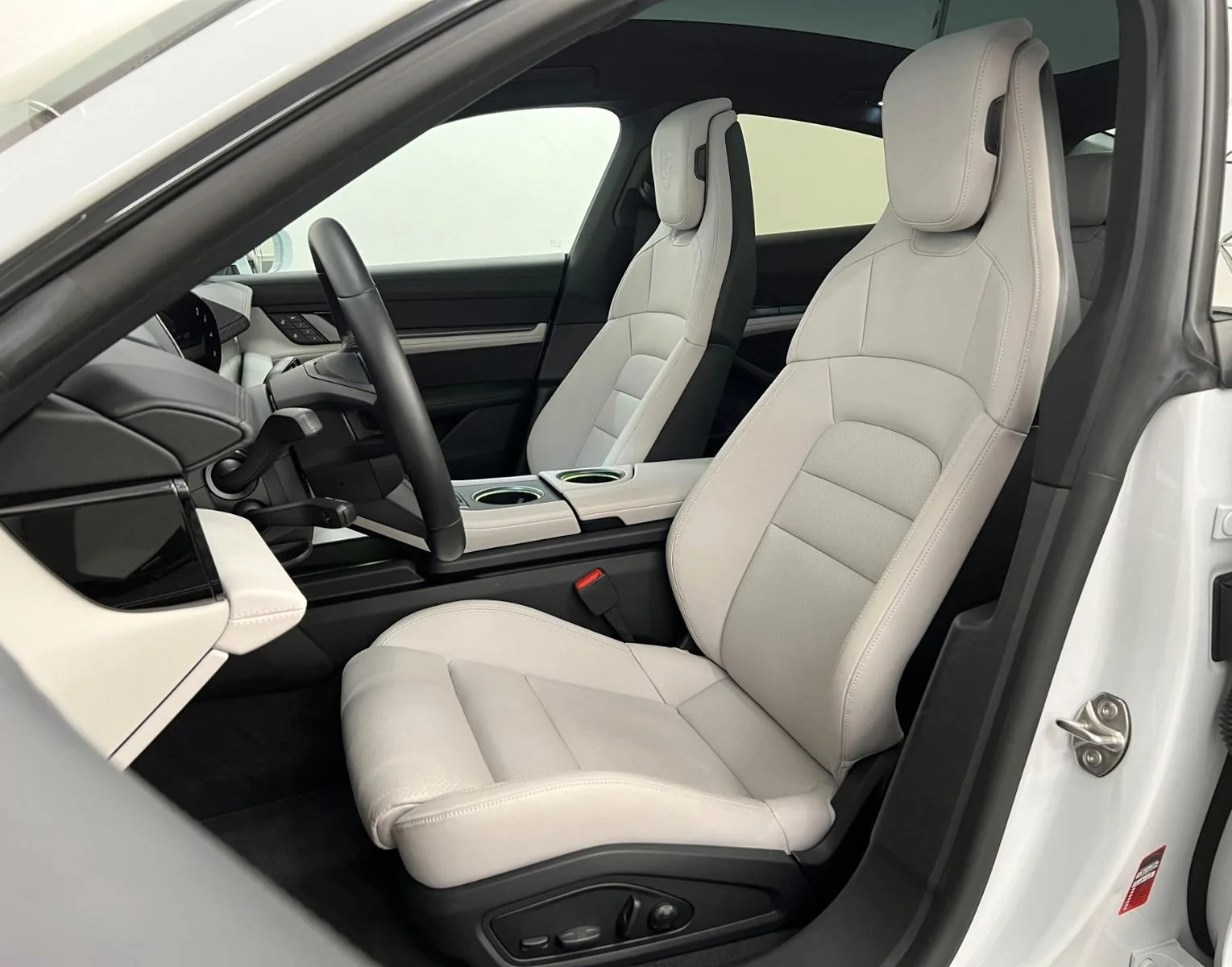 2023 Porsche Taycan 4S, 9/26