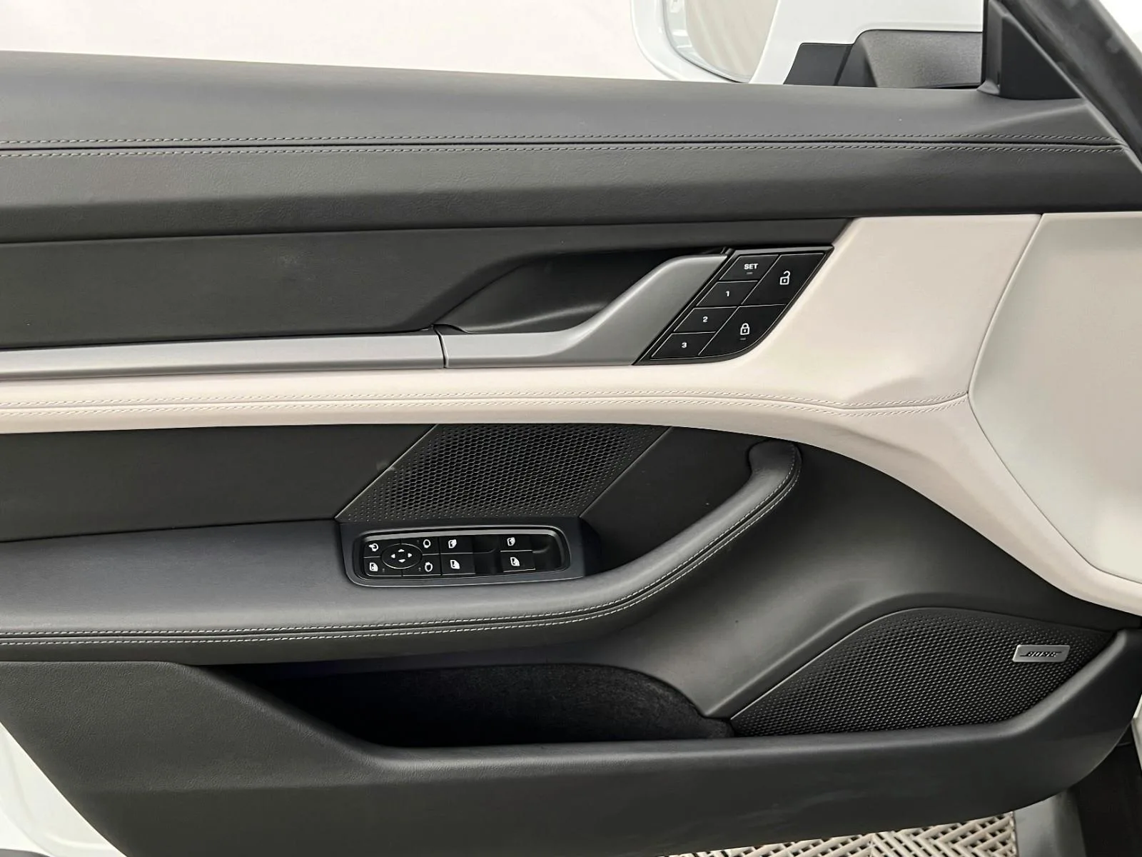 2023 Porsche Taycan 4S, 16/26