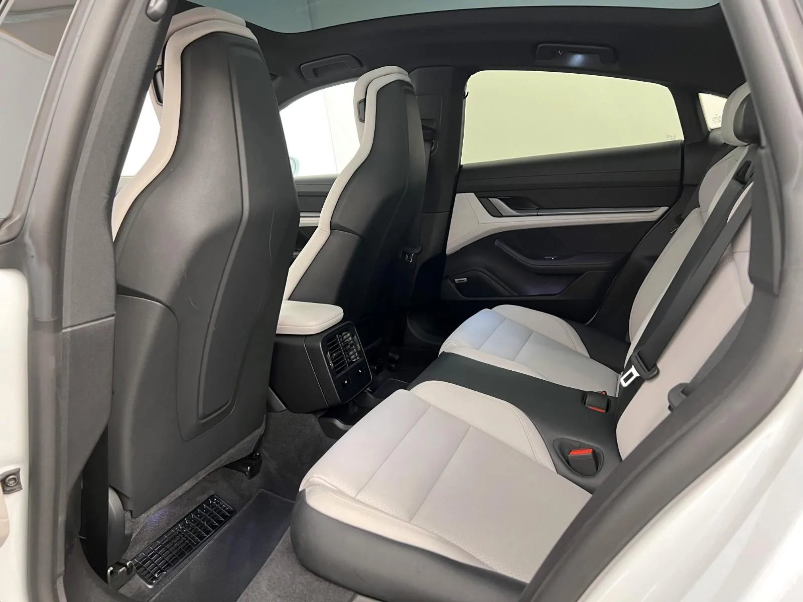 2023 Porsche Taycan 4S, 19/26