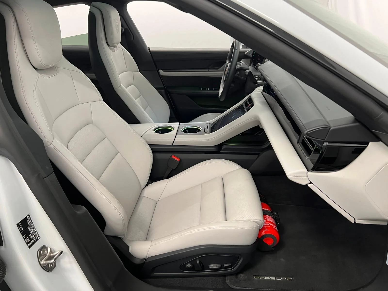 2023 Porsche Taycan 4S, 20/26