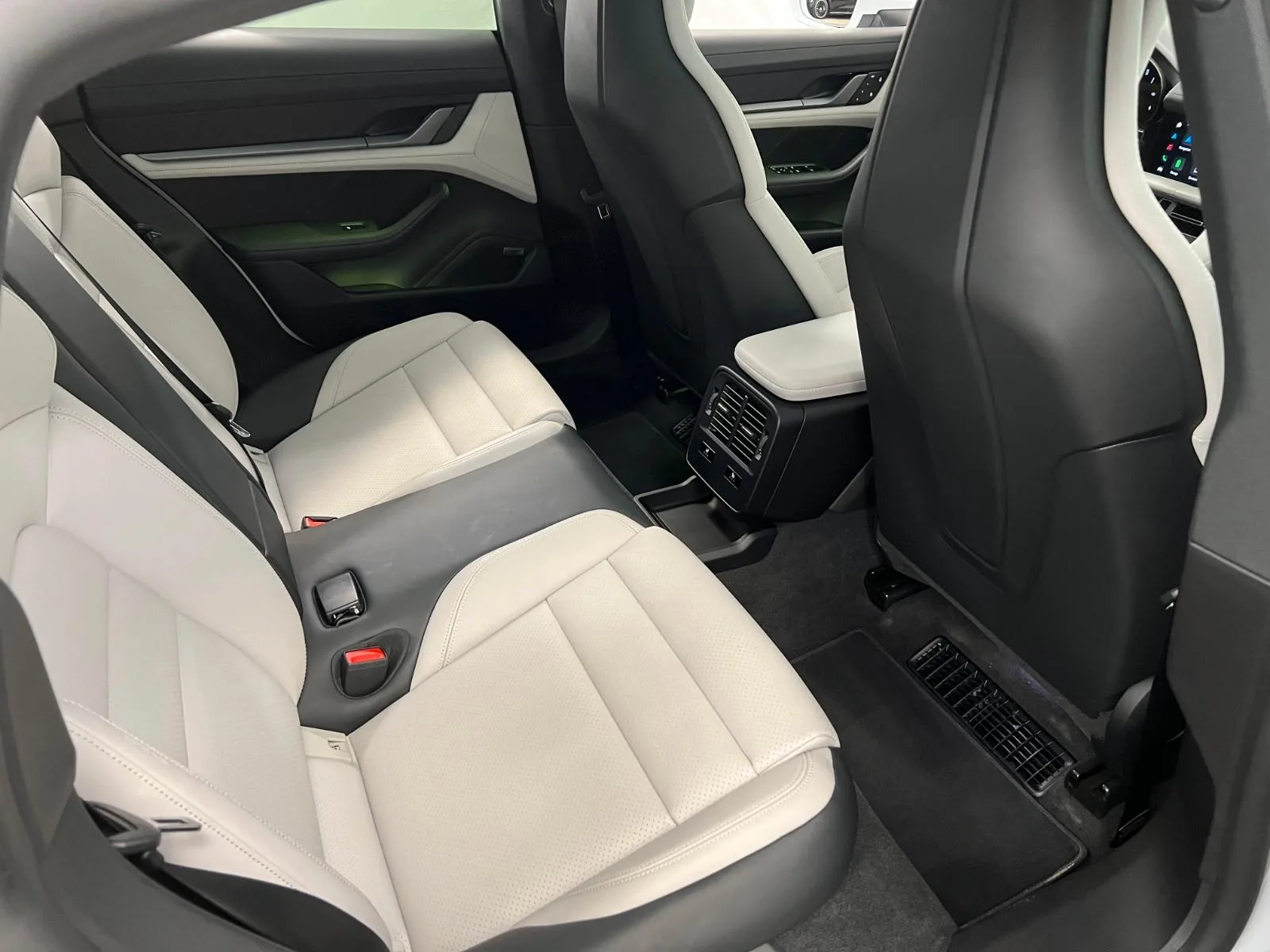 2023 Porsche Taycan 4S, 23/26