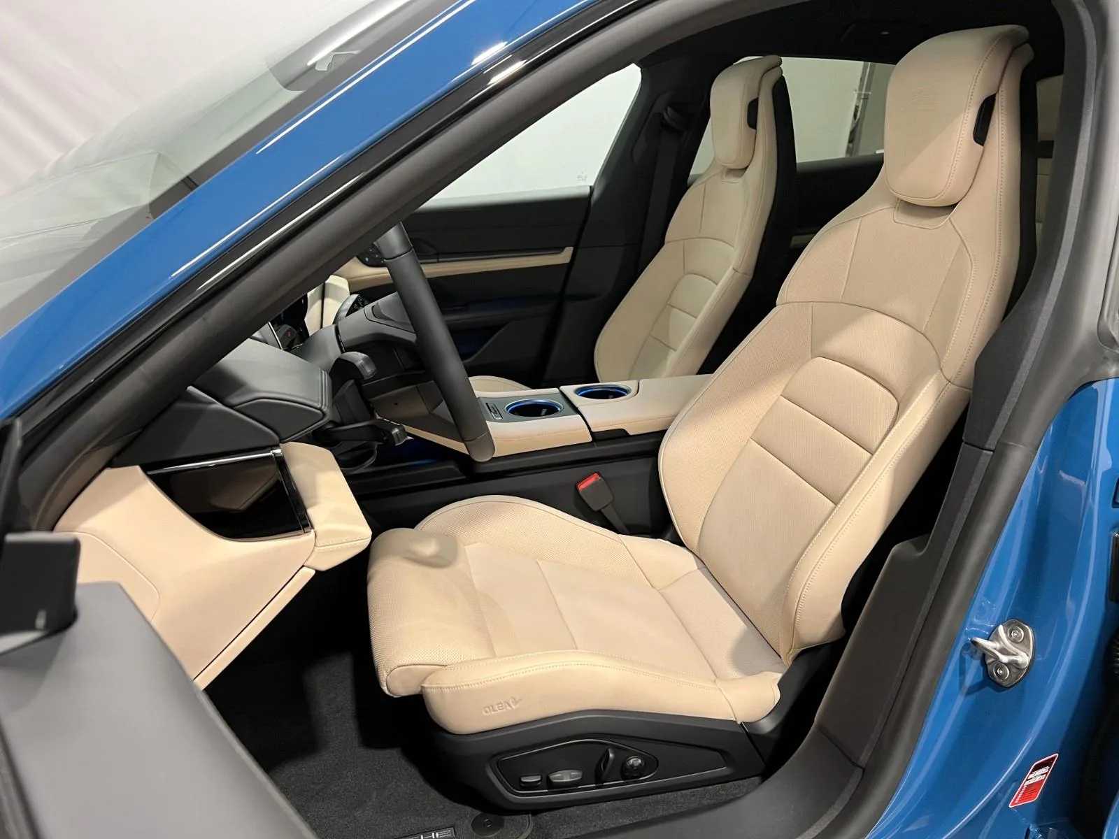 2023 Porsche Taycan Cross Turismo 4S, 9/26