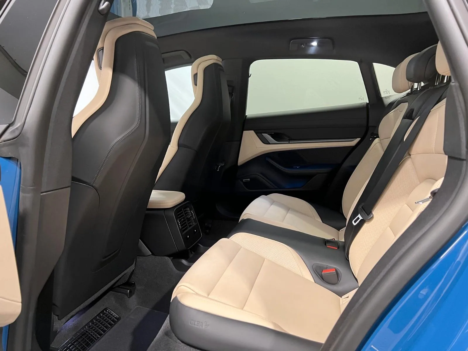 2023 Porsche Taycan Cross Turismo 4S, 17/26