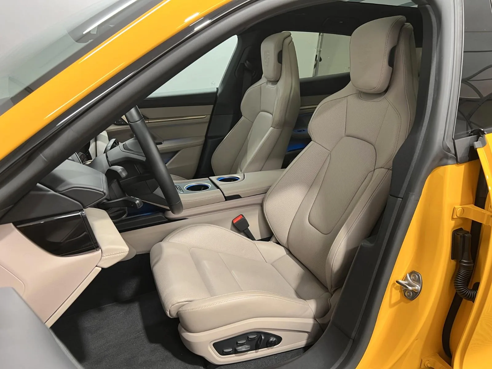 2023 Porsche Taycan Cross Turismo 4S, 9/27