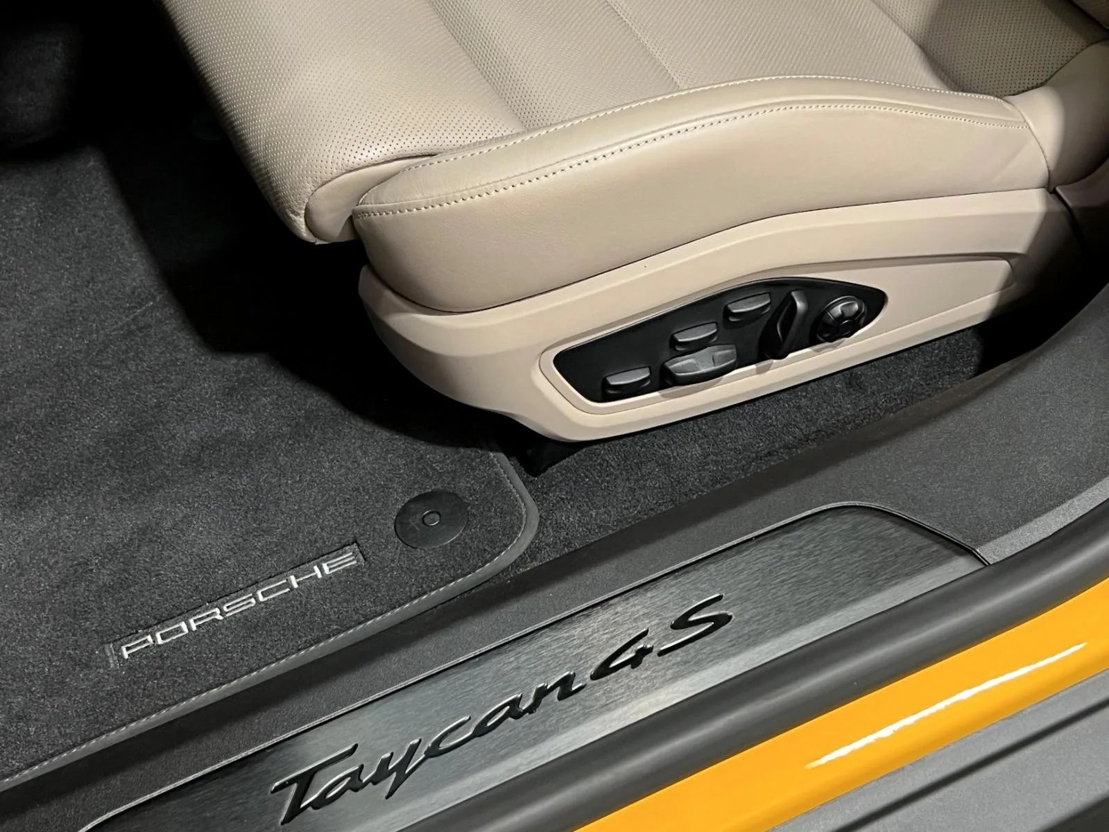 2023 Porsche Taycan Cross Turismo 4S, 19/27