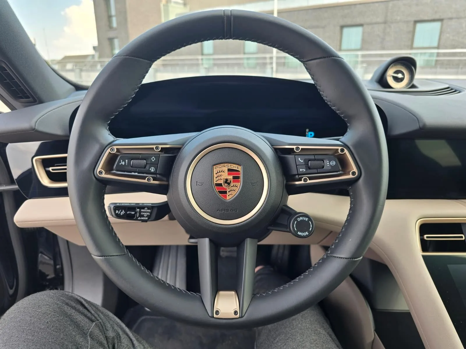 2023 Porsche Taycan, 16/30