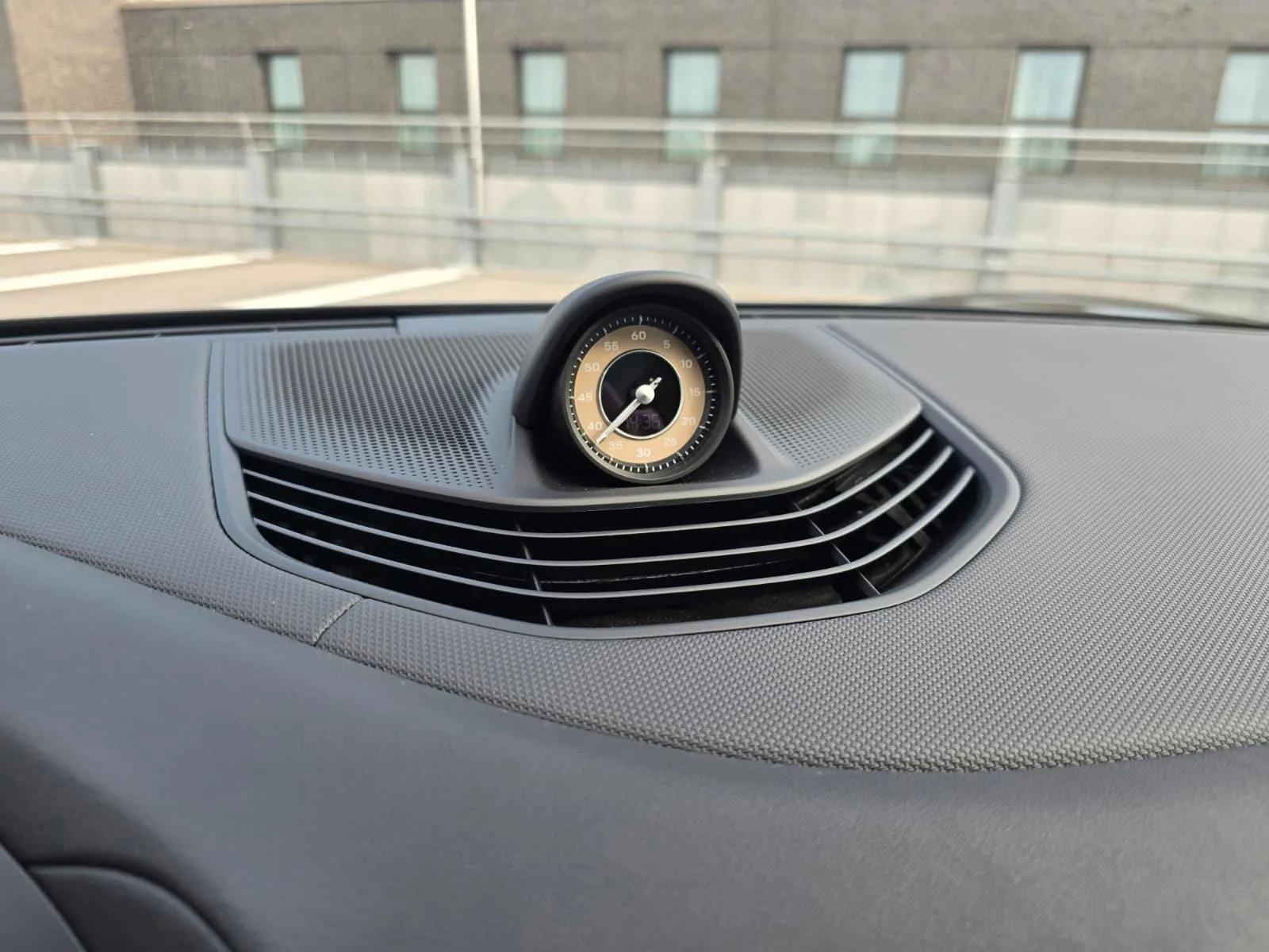 2023 Porsche Taycan, 19/30