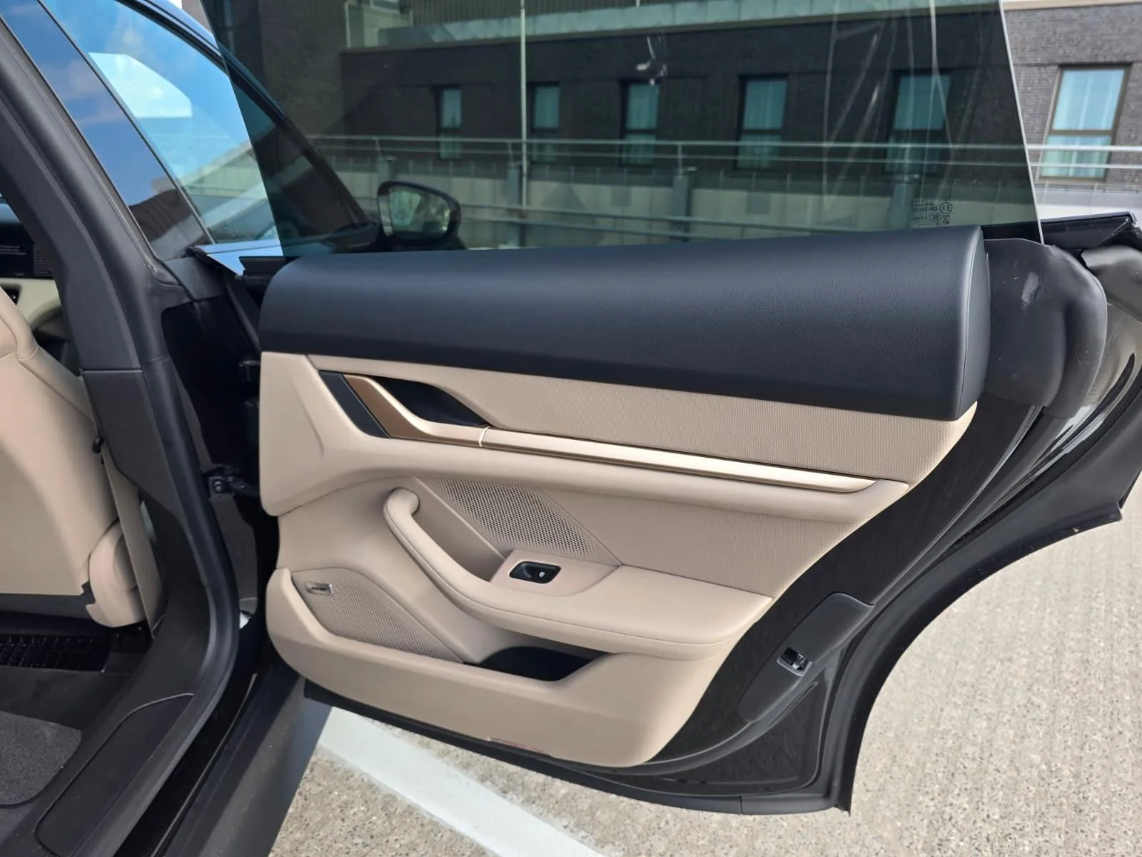 2023 Porsche Taycan, 25/30