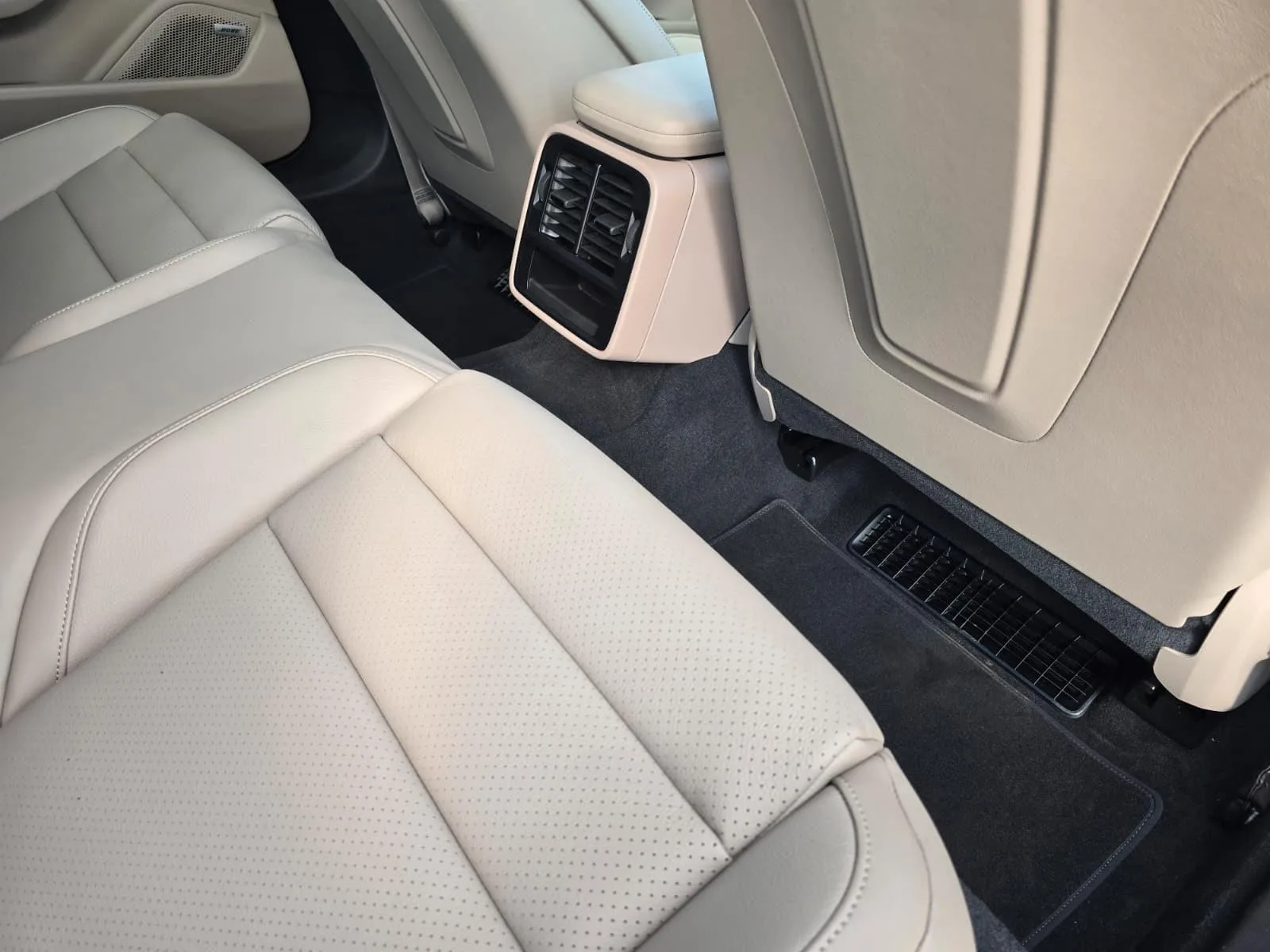 2023 Porsche Taycan, 26/30