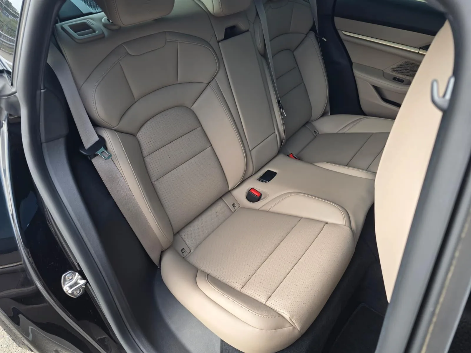 2023 Porsche Taycan, 27/30