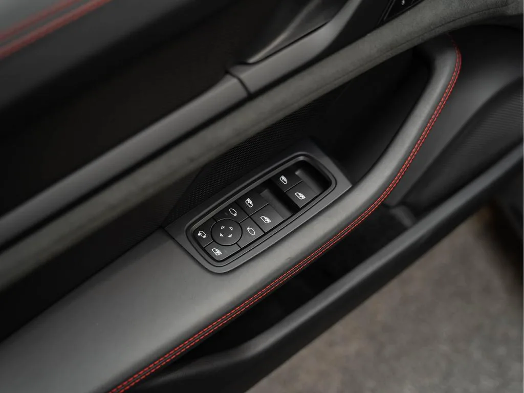 2023 Porsche Taycan GTS Sport Turismo, 28/30