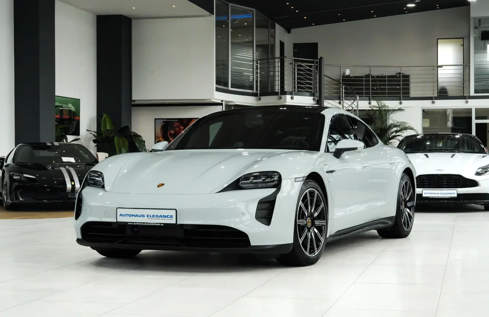 2023 Porsche Taycan GTS angeboten von einem Fachhändler in Köln, Deutschland, Hauptfoto