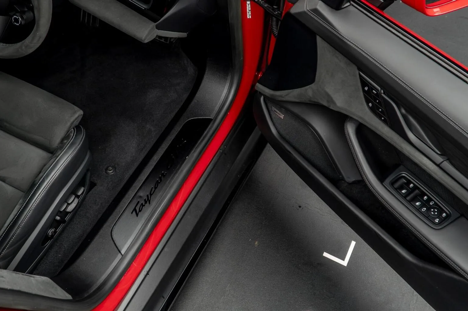 2023 Porsche Taycan GTS Sport Turismo, 28/30