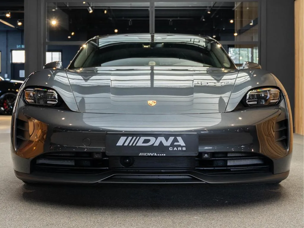 2023 Porsche Taycan Sport Turismo, 2/30