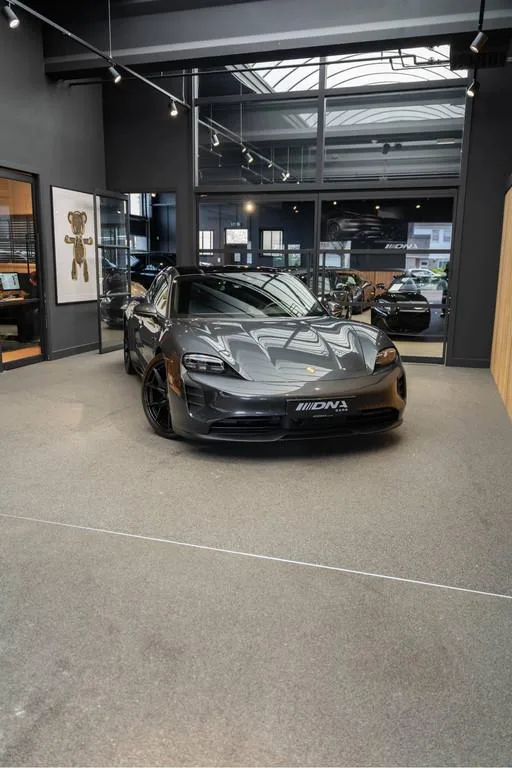 2023 Porsche Taycan Sport Turismo, 23/30