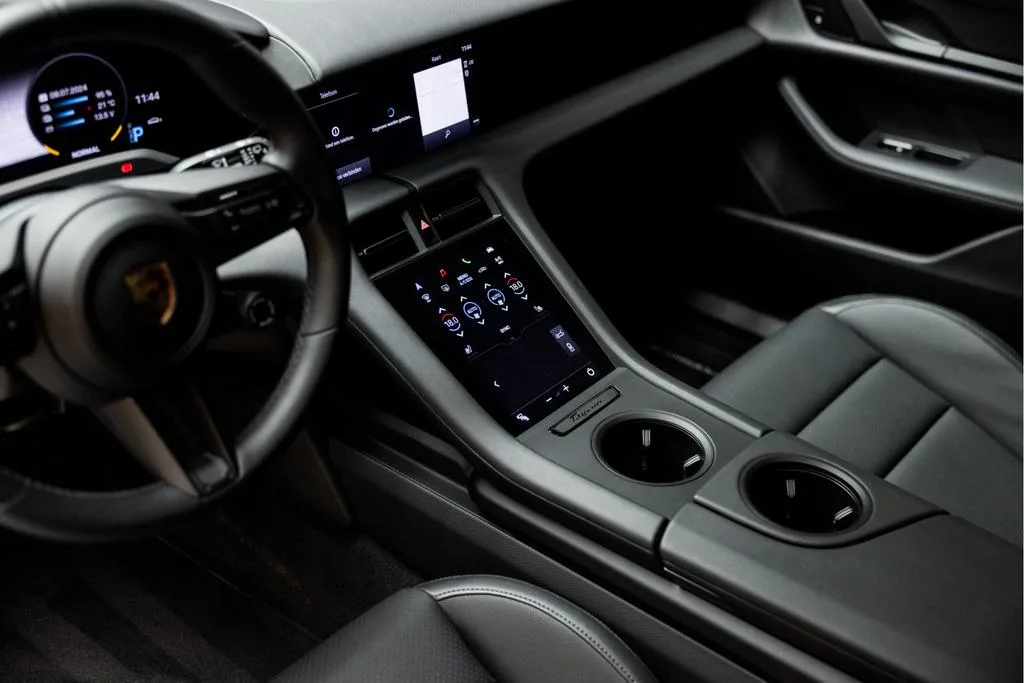 2023 Porsche Taycan Sport Turismo, 28/30