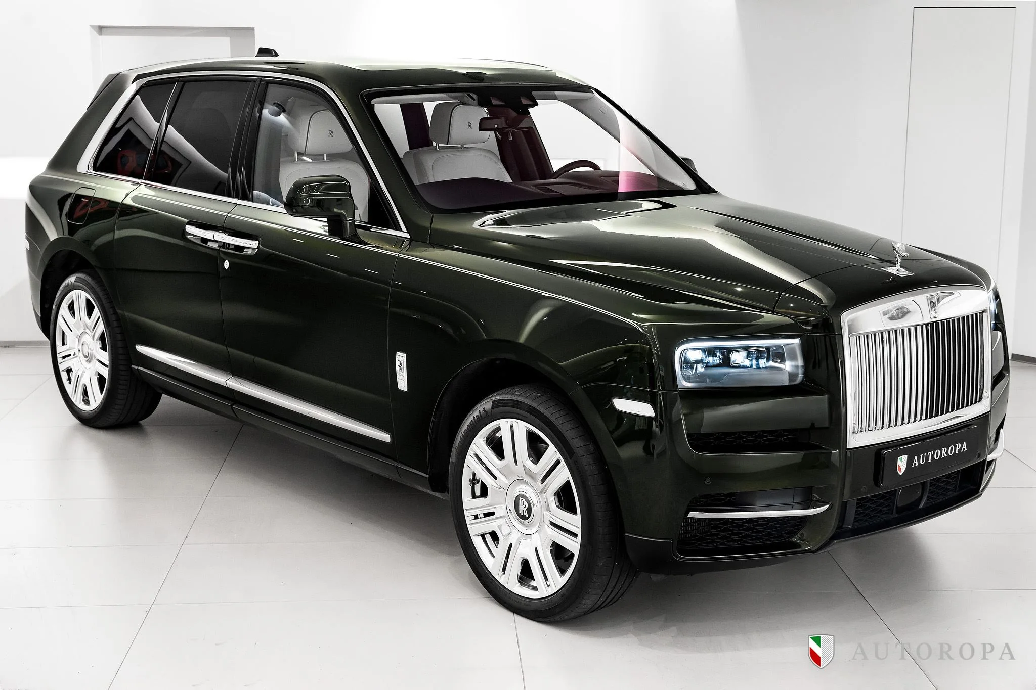 2023 Rolls-Royce Cullinan proposée par un concessionnaire spécialisé à Stockholm, Suède, photo principale