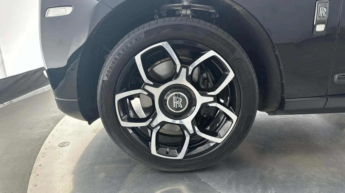 2023 Rolls-Royce Cullinan Black Badge angeboten von einer Vertragshändlergruppe in Cheltenham, Vereinigtes Königreich, Foto 4 von 25