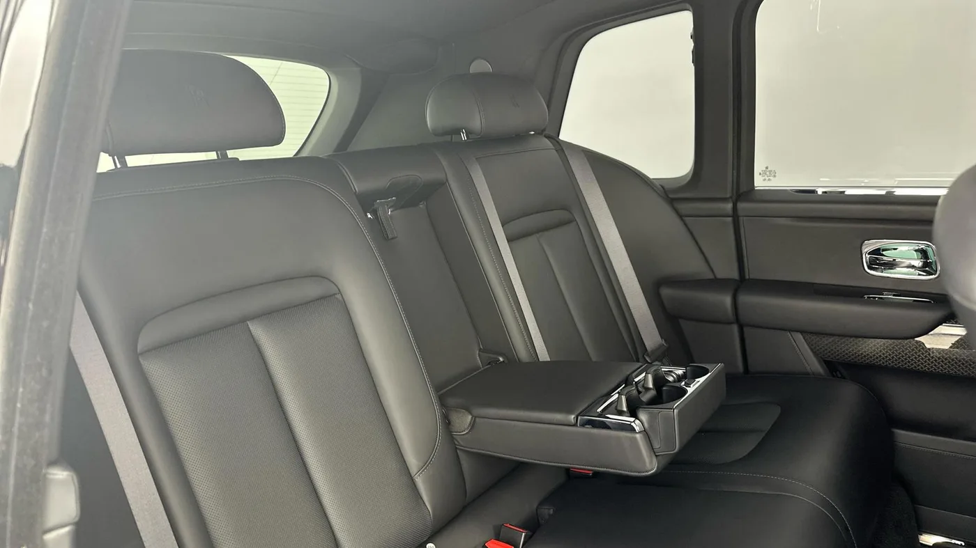 2023 Rolls-Royce Cullinan Black Badge angeboten von einer Vertragshändlergruppe in Cheltenham, Vereinigtes Königreich, Foto 15 von 25