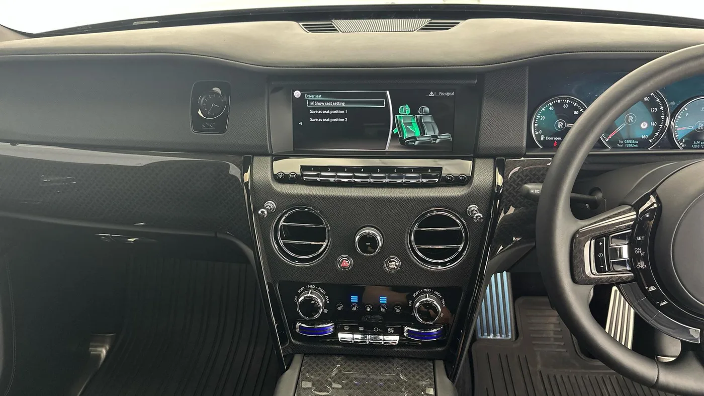 2023 Rolls-Royce Cullinan Black Badge angeboten von einer Vertragshändlergruppe in Cheltenham, Vereinigtes Königreich, Foto 18 von 25