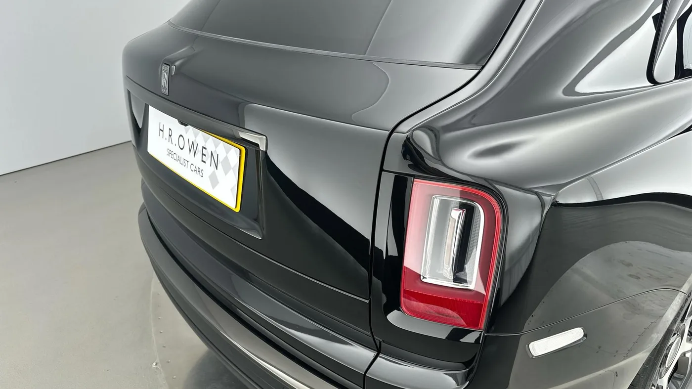 2023 Rolls-Royce Cullinan Black Badge angeboten von einer Vertragshändlergruppe in Cheltenham, Vereinigtes Königreich, Foto 19 von 25