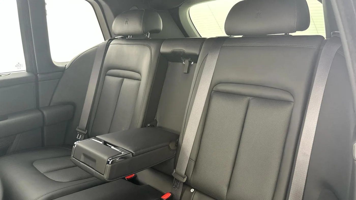 2023 Rolls-Royce Cullinan Black Badge angeboten von einer Vertragshändlergruppe in Cheltenham, Vereinigtes Königreich, Foto 23 von 25