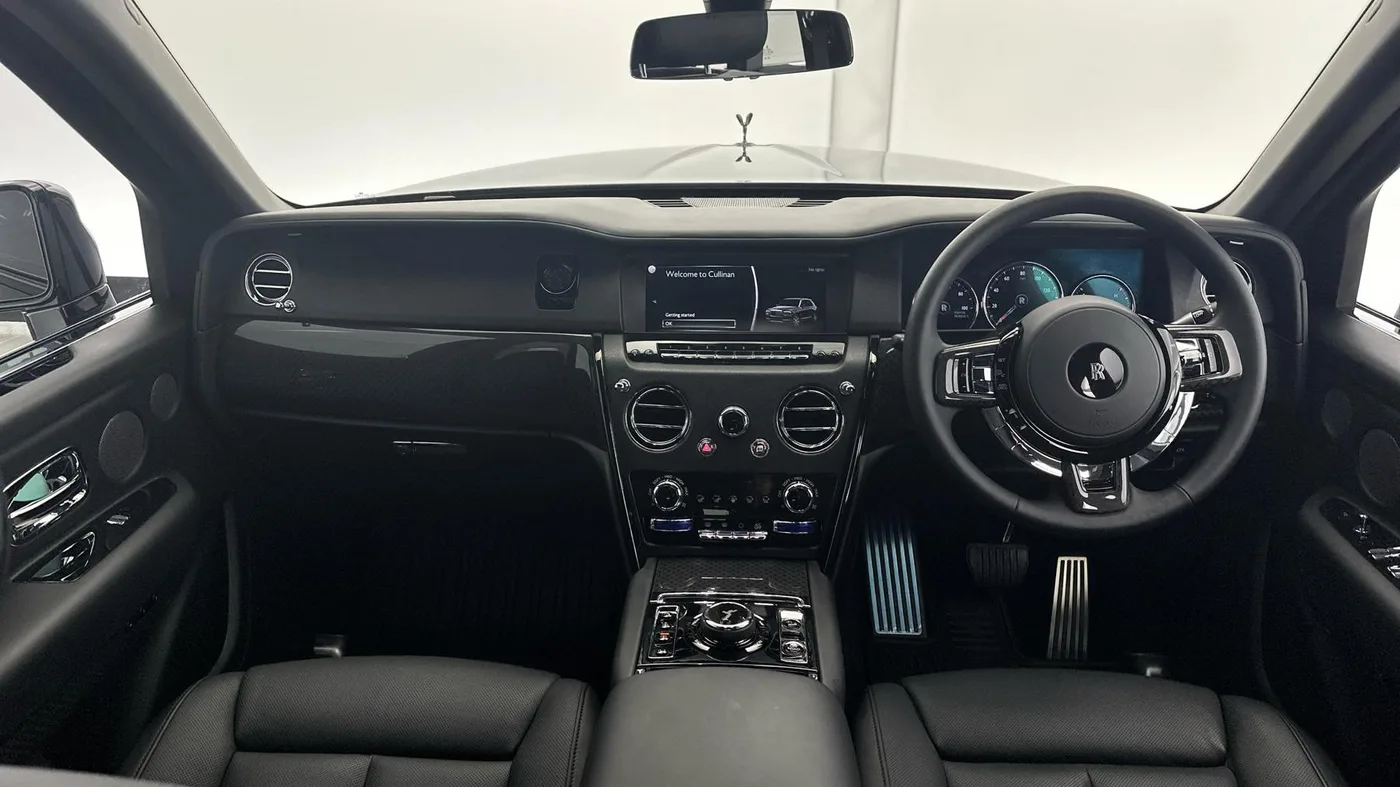 2023 Rolls-Royce Cullinan Black Badge angeboten von einer Vertragshändlergruppe in Cheltenham, Vereinigtes Königreich, Foto 24 von 25