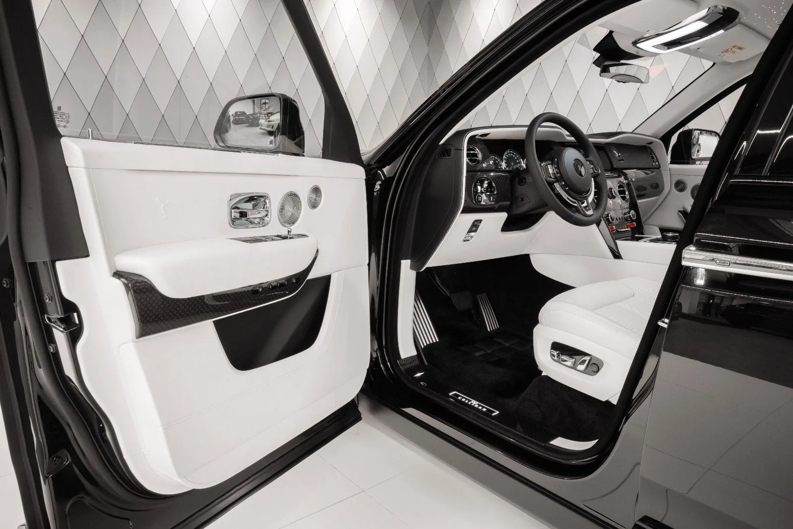 2023 Rolls-Royce Cullinan Black Badge, 10/30