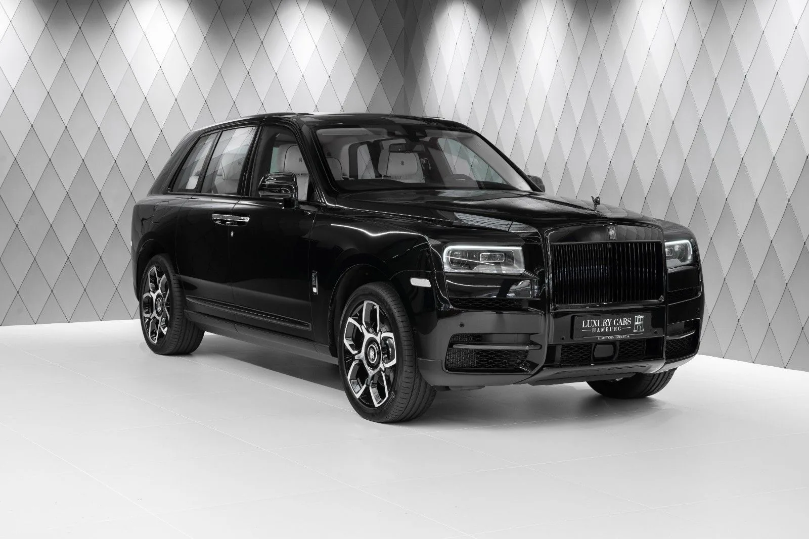 2023 Rolls-Royce Cullinan Black Badge angeboten von einem Supersportwagenhändler in Schenefeld, Deutschland, Hauptfoto