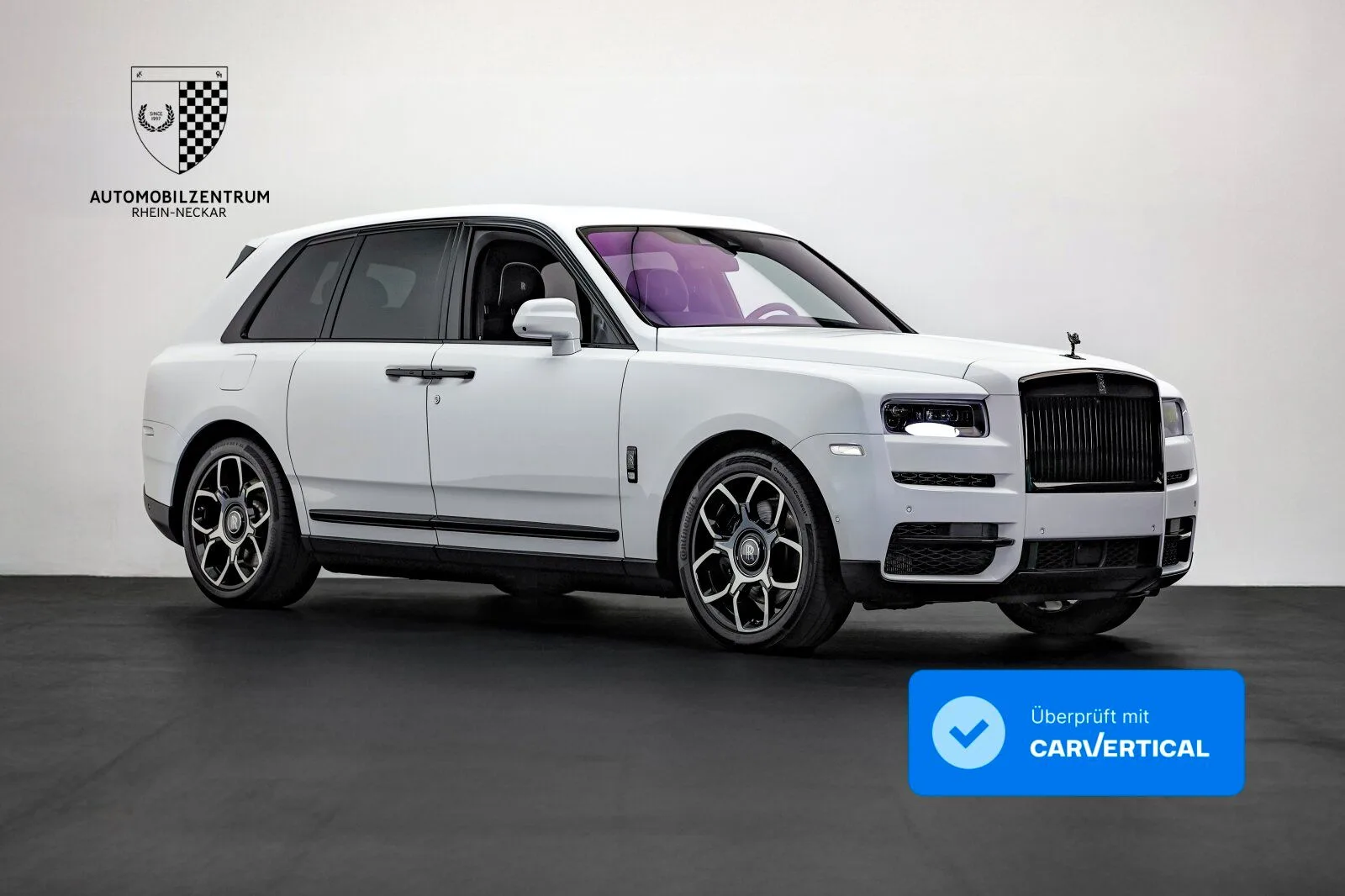 2023 Rolls-Royce Cullinan Black Badge angeboten von einem Supersportwagenhändler in Viernheim, Deutschland, Hauptfoto