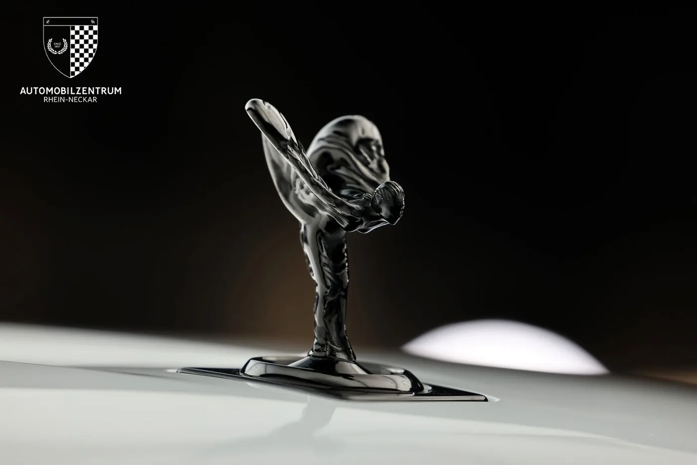 2023 Rolls-Royce Cullinan Black Badge proposée par un spécialiste de la supercar à Viernheim, Allemagne, photo 2 sur 25