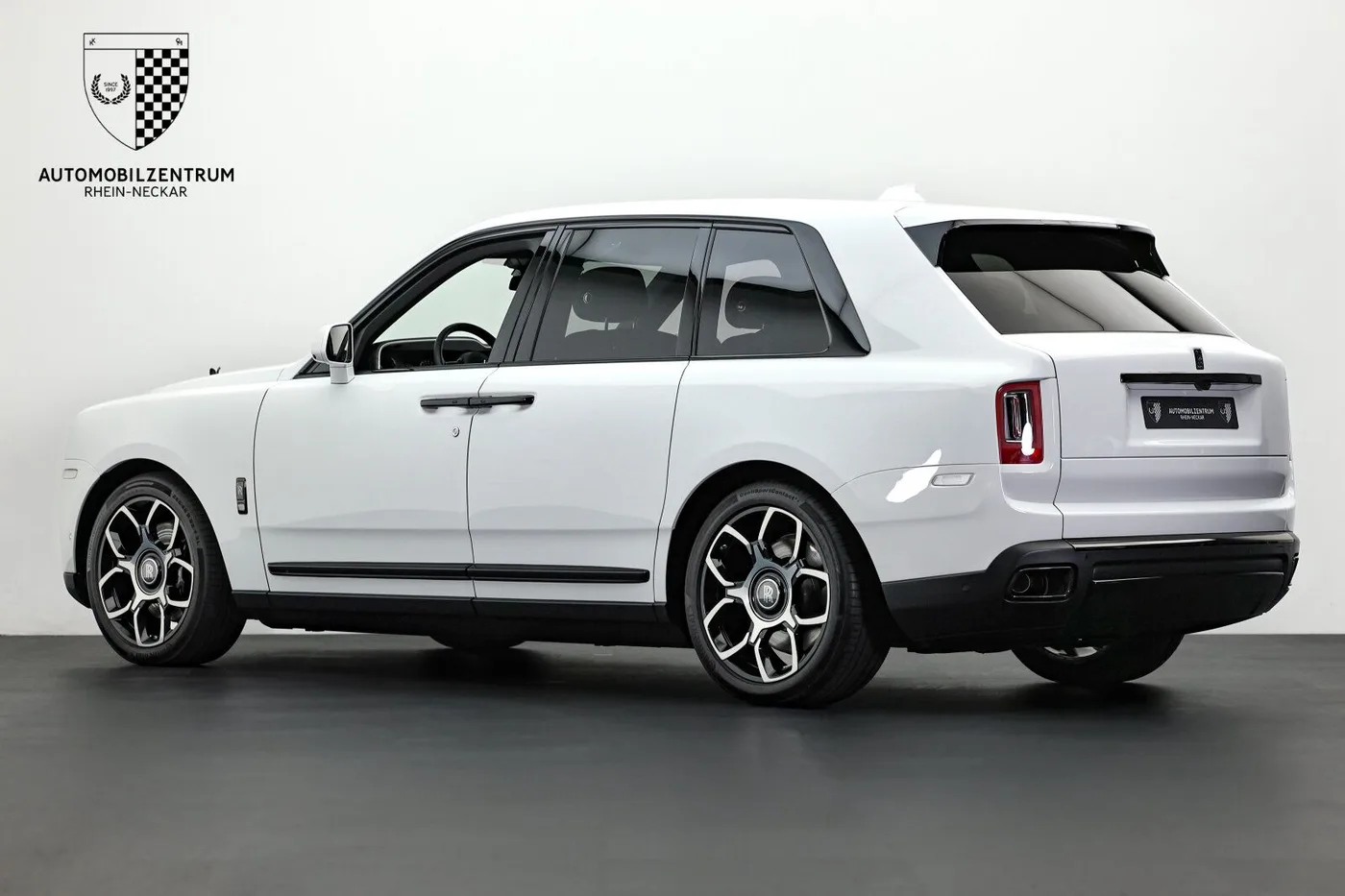2023 Rolls-Royce Cullinan Black Badge proposée par un spécialiste de la supercar à Viernheim, Allemagne, photo 7 sur 25