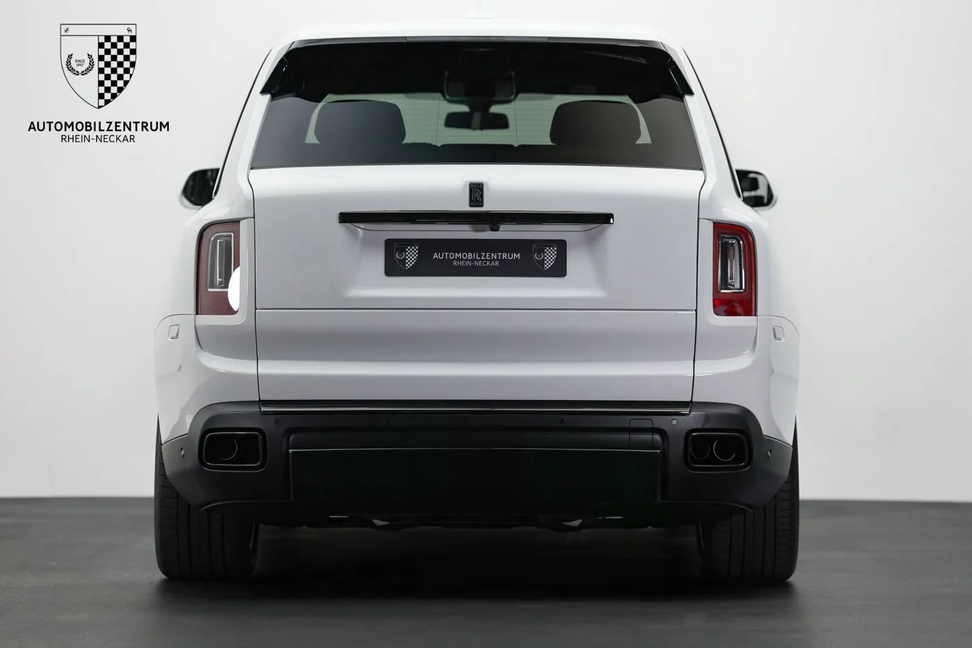 2023 Rolls-Royce Cullinan Black Badge proposée par un spécialiste de la supercar à Viernheim, Allemagne, photo 8 sur 25