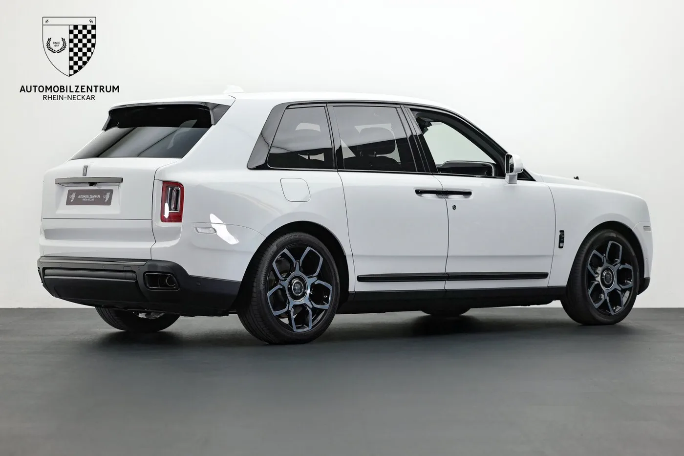 2023 Rolls-Royce Cullinan Black Badge proposée par un spécialiste de la supercar à Viernheim, Allemagne, photo 9 sur 25
