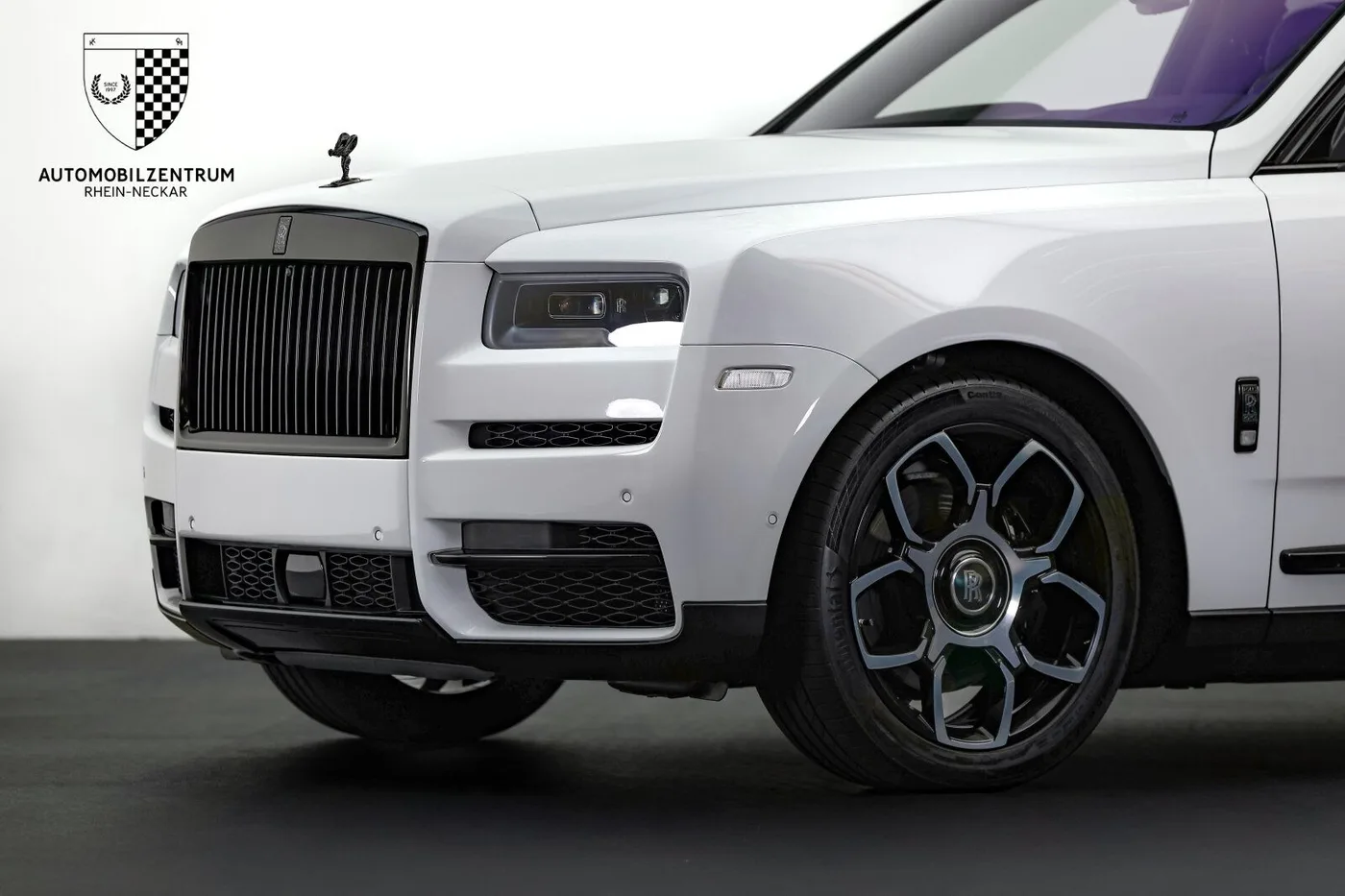 2023 Rolls-Royce Cullinan Black Badge proposée par un spécialiste de la supercar à Viernheim, Allemagne, photo 11 sur 25