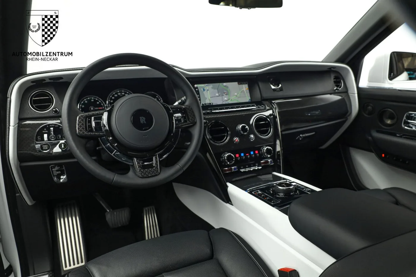 2023 Rolls-Royce Cullinan Black Badge proposée par un spécialiste de la supercar à Viernheim, Allemagne, photo 12 sur 25