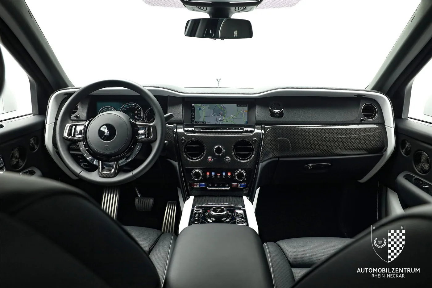 2023 Rolls-Royce Cullinan Black Badge proposée par un spécialiste de la supercar à Viernheim, Allemagne, photo 15 sur 25