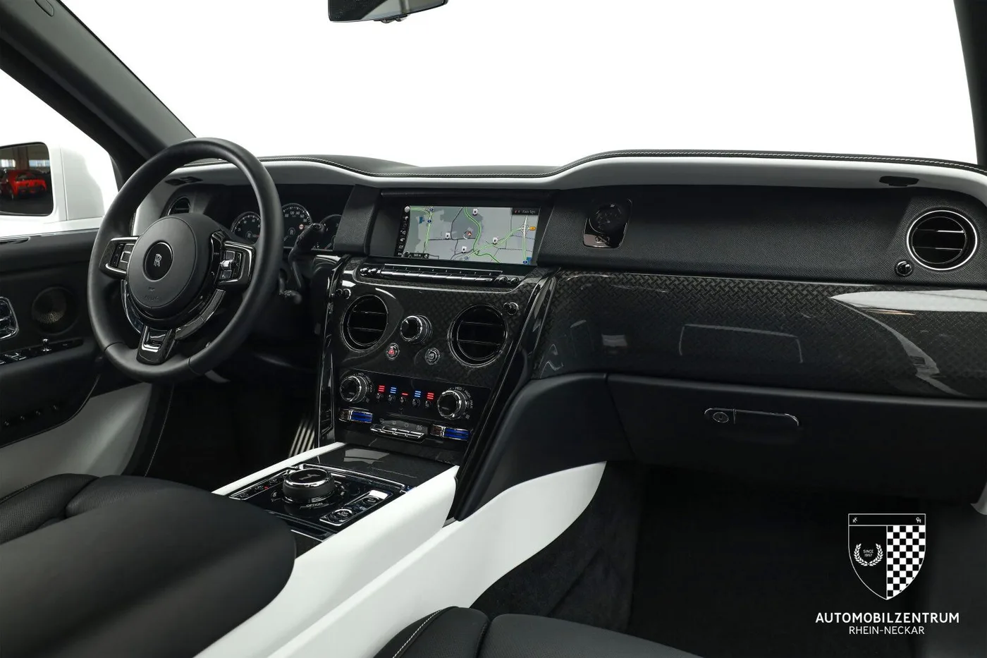 2023 Rolls-Royce Cullinan Black Badge proposée par un spécialiste de la supercar à Viernheim, Allemagne, photo 16 sur 25