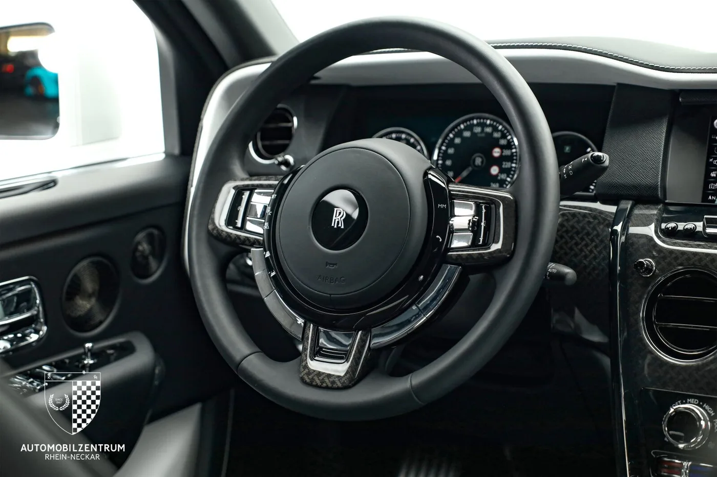 2023 Rolls-Royce Cullinan Black Badge proposée par un spécialiste de la supercar à Viernheim, Allemagne, photo 20 sur 25