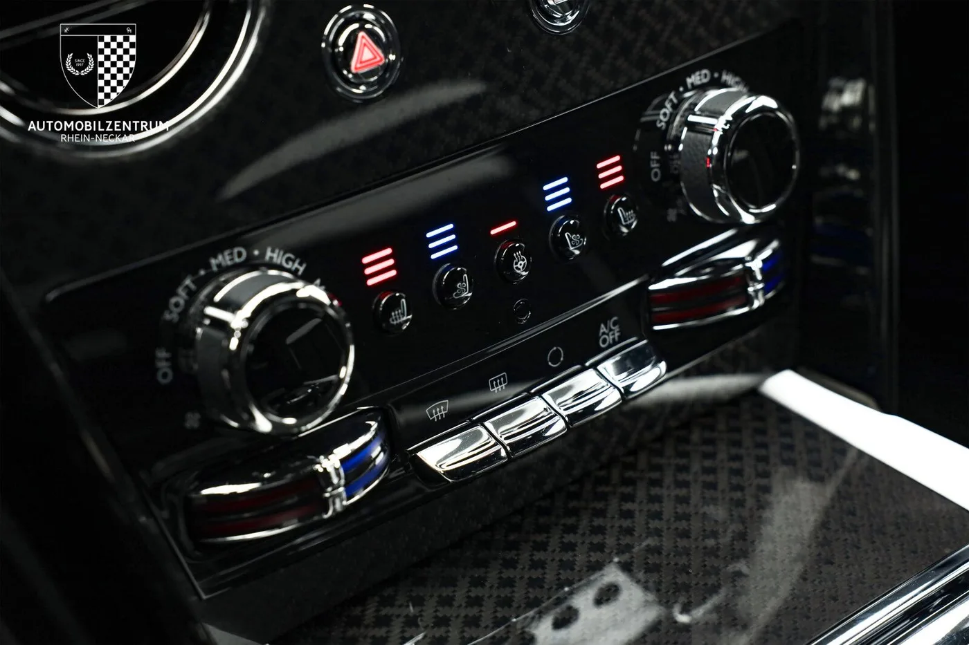 2023 Rolls-Royce Cullinan Black Badge proposée par un spécialiste de la supercar à Viernheim, Allemagne, photo 23 sur 25
