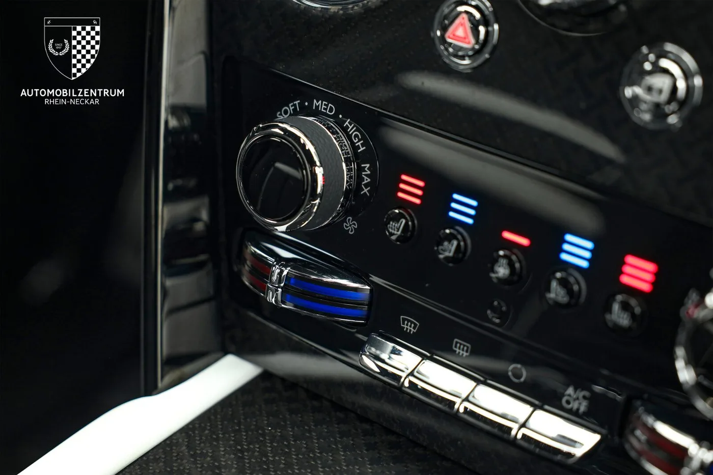 2023 Rolls-Royce Cullinan Black Badge proposée par un spécialiste de la supercar à Viernheim, Allemagne, photo 24 sur 25