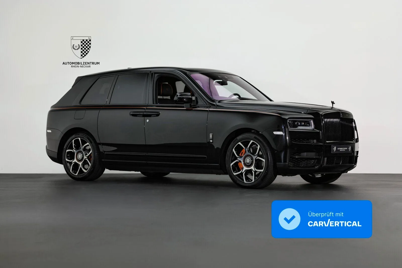 2023 Rolls-Royce Cullinan Black Badge angeboten von einem Supersportwagenhändler in Viernheim, Deutschland, Hauptfoto