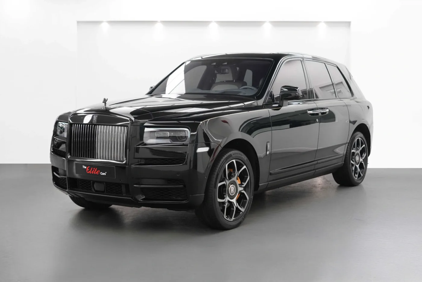 2023 Rolls-Royce Cullinan Black Badge angeboten von einem Fachhändler in Dubai, Vereinigte Arabische Emirate, Foto 8 von 10