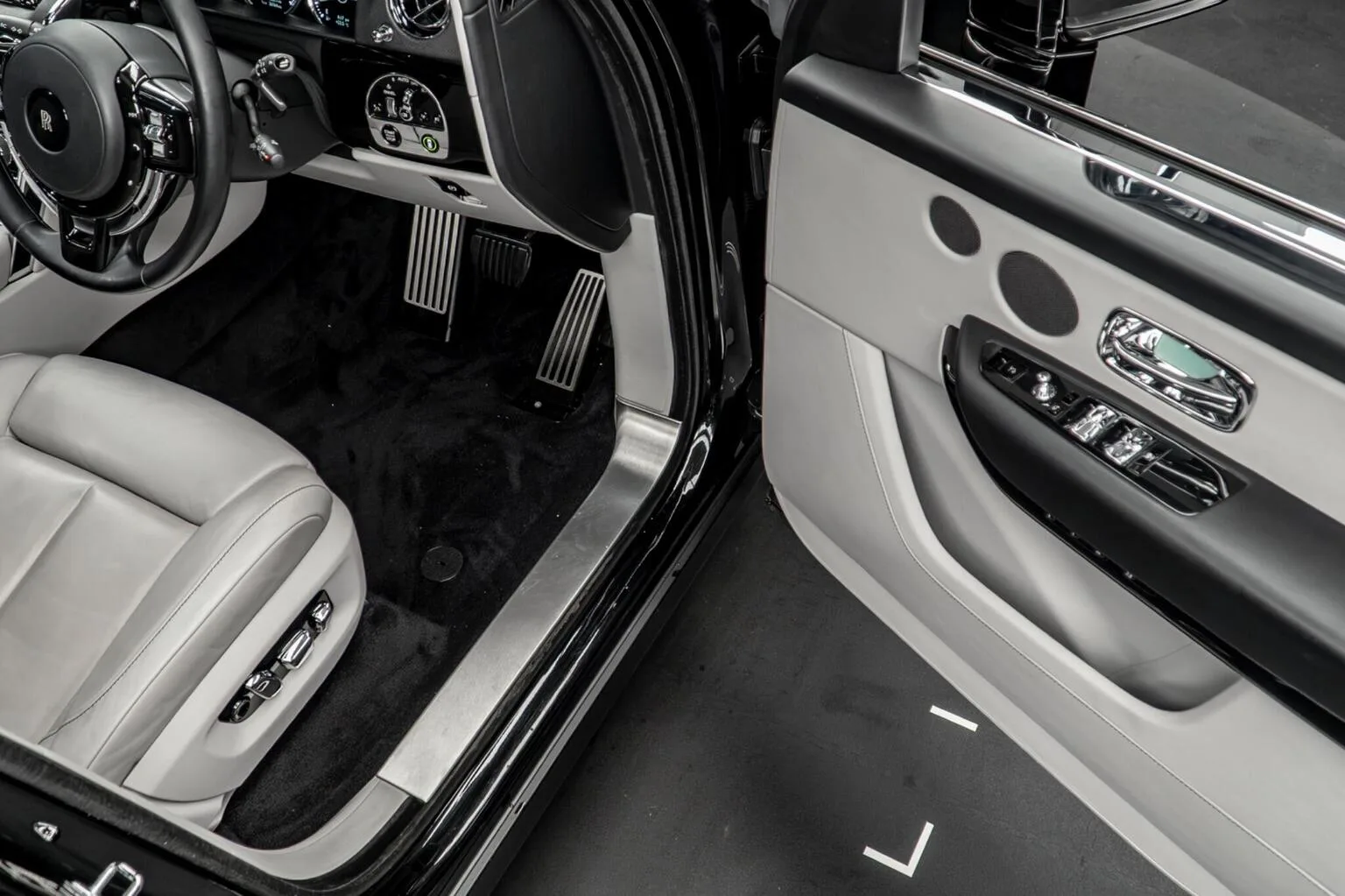 2023 Rolls-Royce Cullinan, 28/30