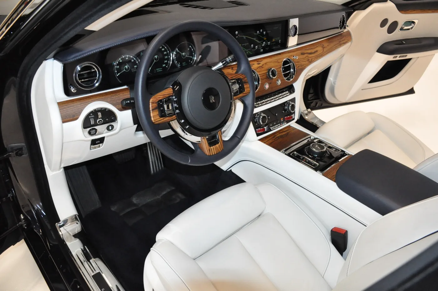 2023 Rolls-Royce Ghost offered by a collector car dealer in Alkmaar, Netherlands, photo 2 of 15