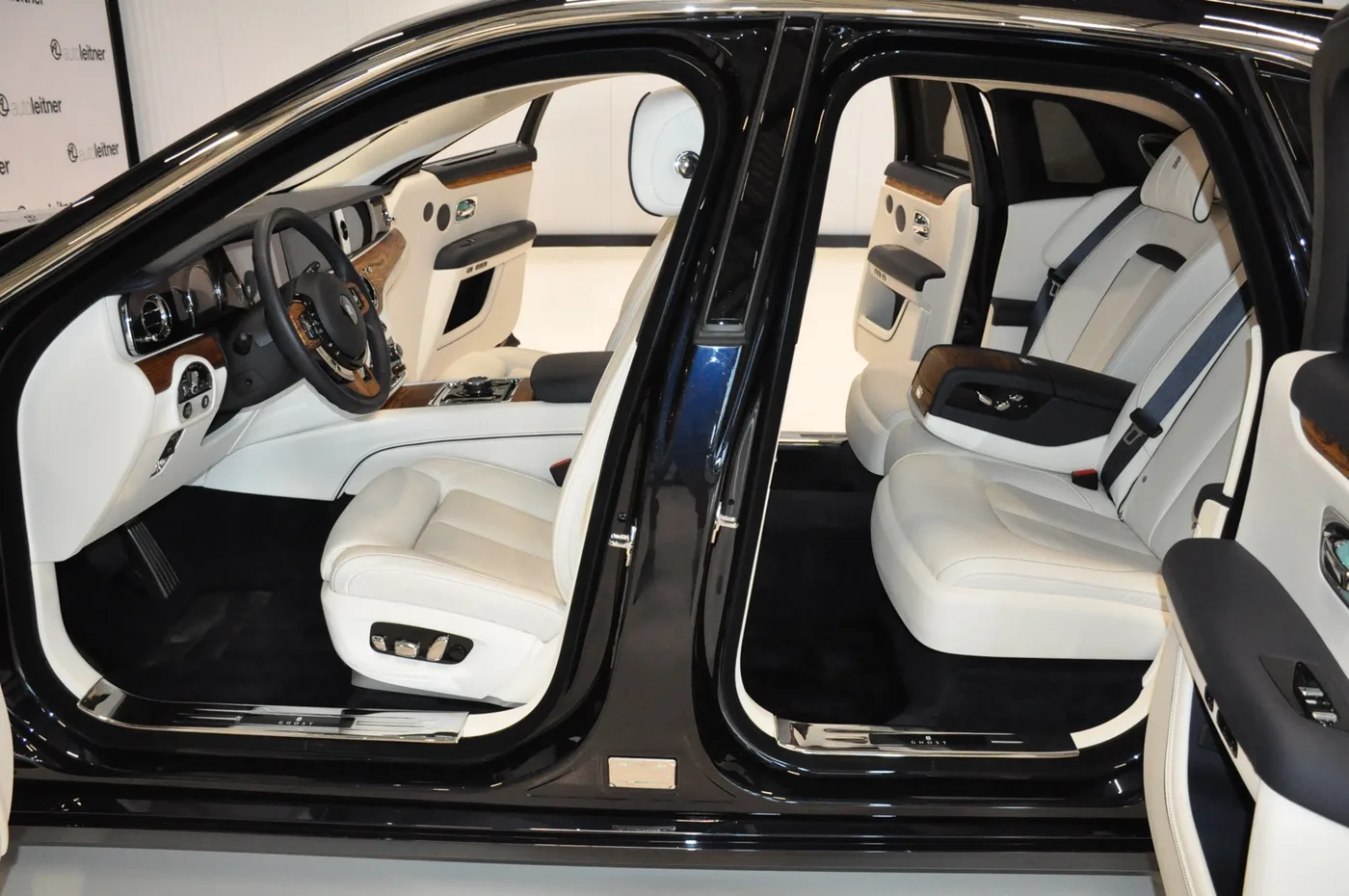 2023 Rolls-Royce Ghost offered by a collector car dealer in Alkmaar, Netherlands, photo 4 of 15