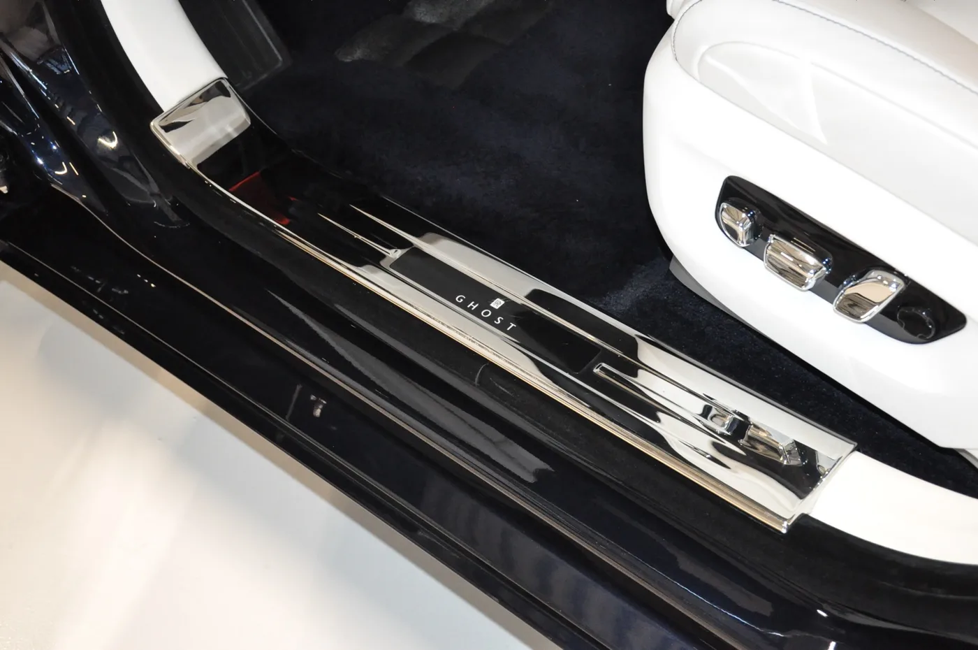 2023 Rolls-Royce Ghost offered by a collector car dealer in Alkmaar, Netherlands, photo 8 of 15