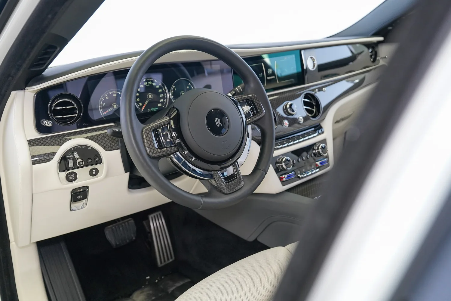 2023 Rolls-Royce Ghost Black Badge, 2/15