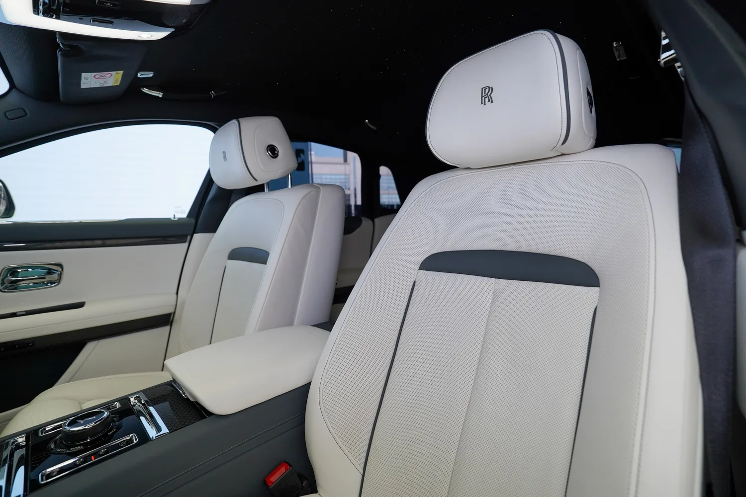 2023 Rolls-Royce Ghost Black Badge, 3/15